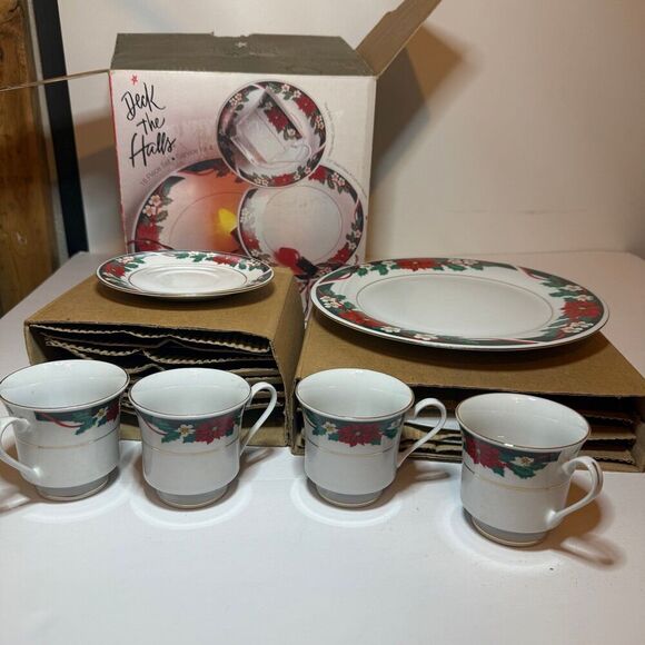 Vintage Tienshan Deck The Halls Christmas Holiday 16 PC Fine China Set of 4 1994 - Picture 7 of 7